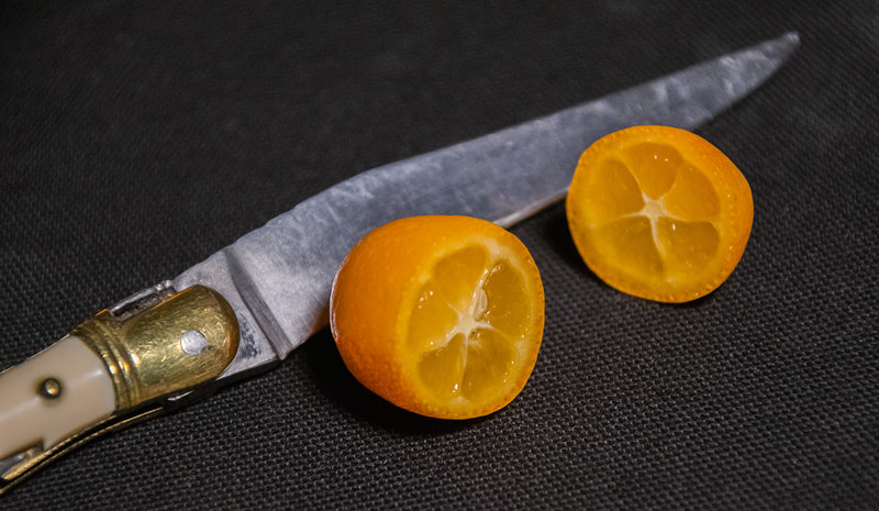Kumquat et la lame du couteau